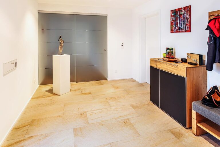 Heller Fliesenboden im Wohnbereich in Oberaudorf