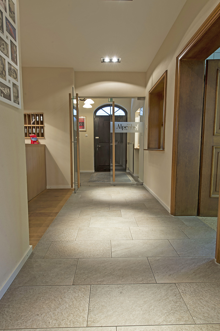 eingangsbereich-grossformat-oberaudorf