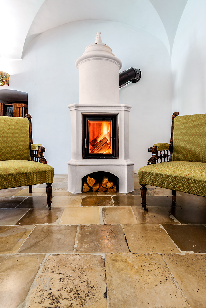 kachelofen-holzfach-klassisch